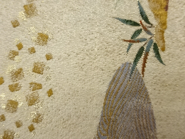  鹿苑寺に七福神・花々・動物模様織出し袋帯